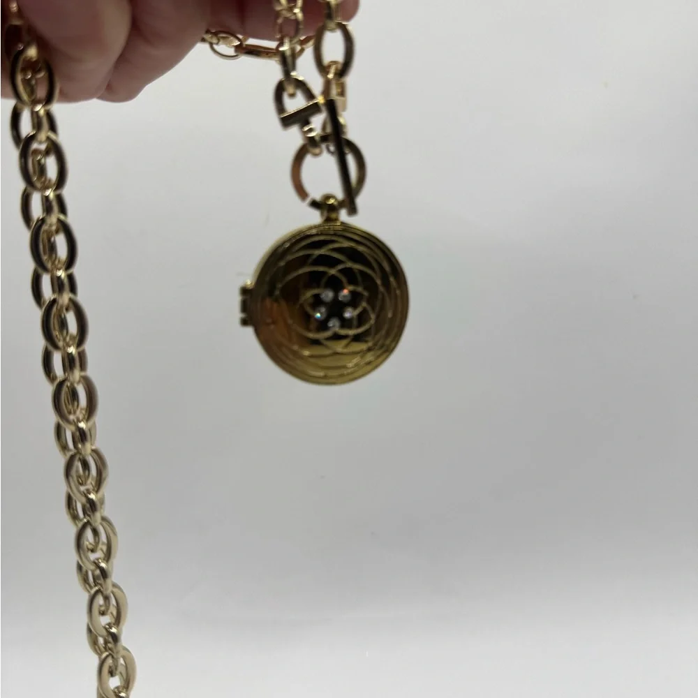 Marlyn Schiff Gold Locket Pendant Necklace - Picture 2 of 5